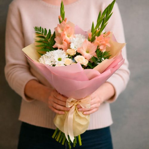Цветочный букет «Персиковая нежность»